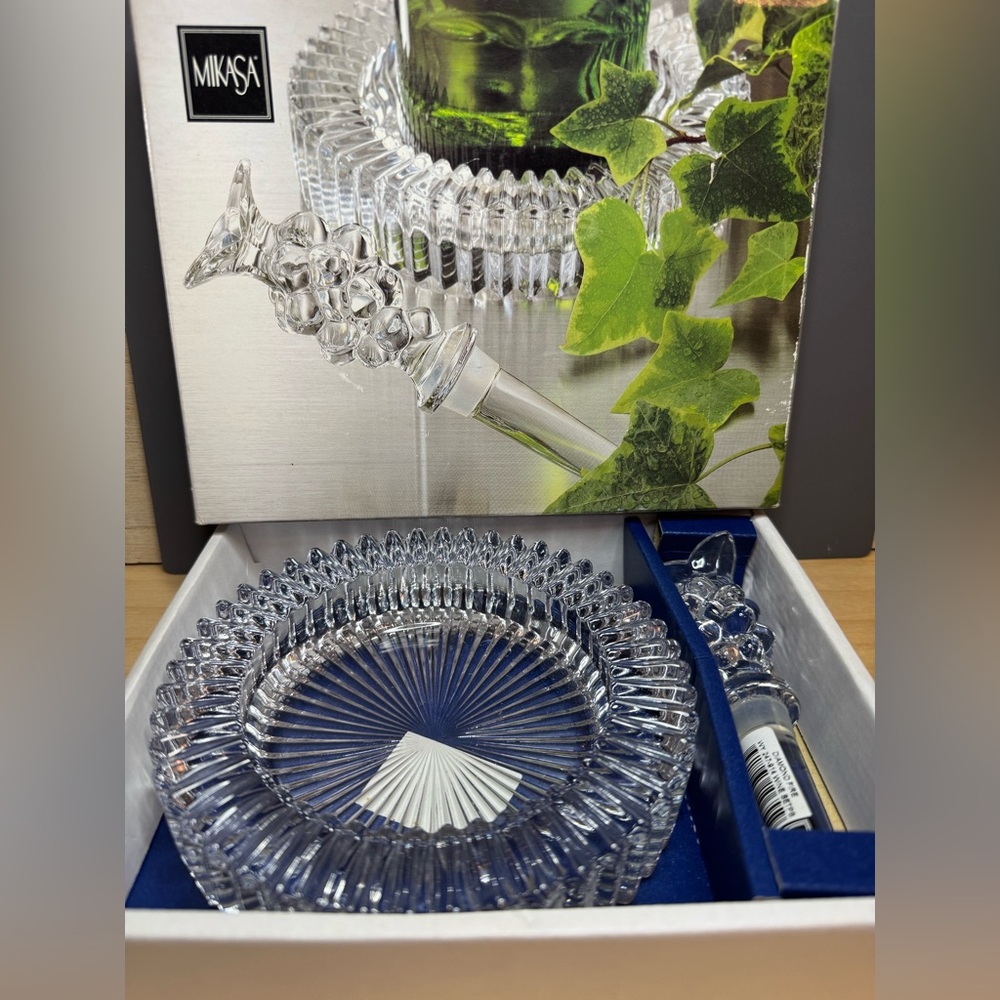 NIB Mikasa “Diamond Fire” wine bottle crystal coaster & bottle stopper set